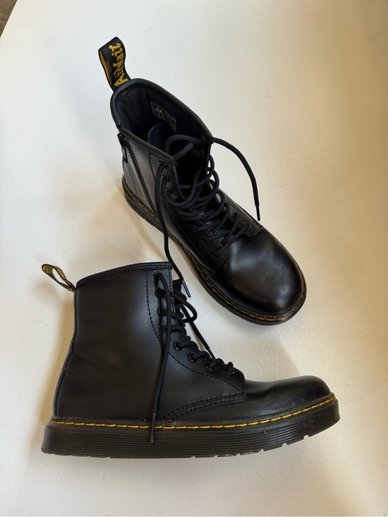 Dr. Martens Shoes - Dr. Martens Zavala Combat Boots Womens 5 Black Leather Lace Up Platform